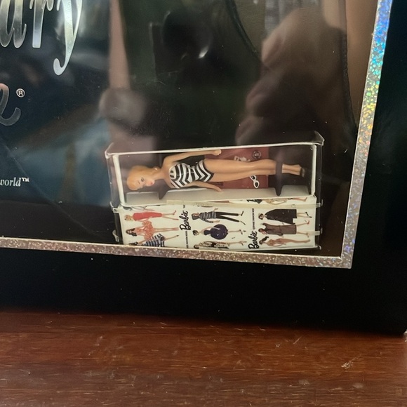 1999 40th Anniversary Barbie NIB Mint - Picture 6 of 13